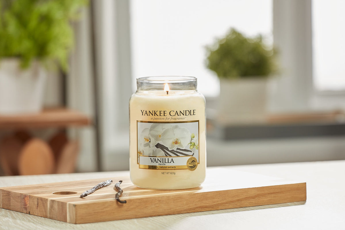 Yankee Candle Signature Candela profumata in vetro Amber & Sandalwood